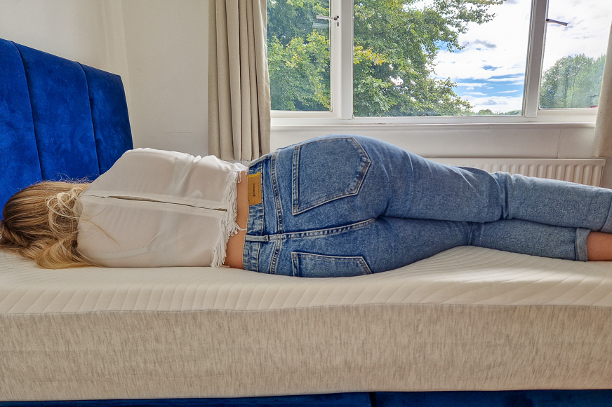 femme côté dormant sur hypnie matelas hybride